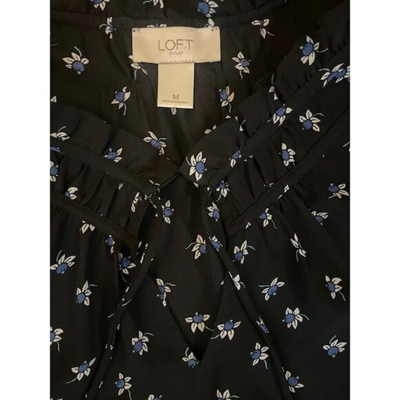 LOFT Outlet Black Floral Ruffle Neck Sleeveless Blouse Size M 100% Polyester - Picture 3 of 3